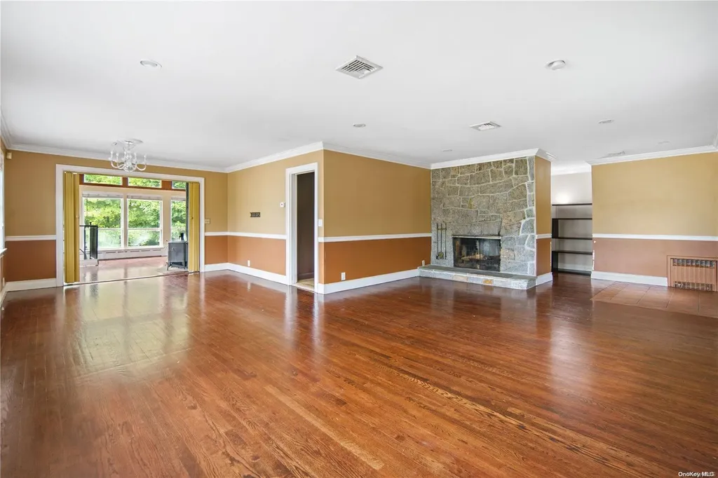 48 Smith Street Glen Head NY 11545