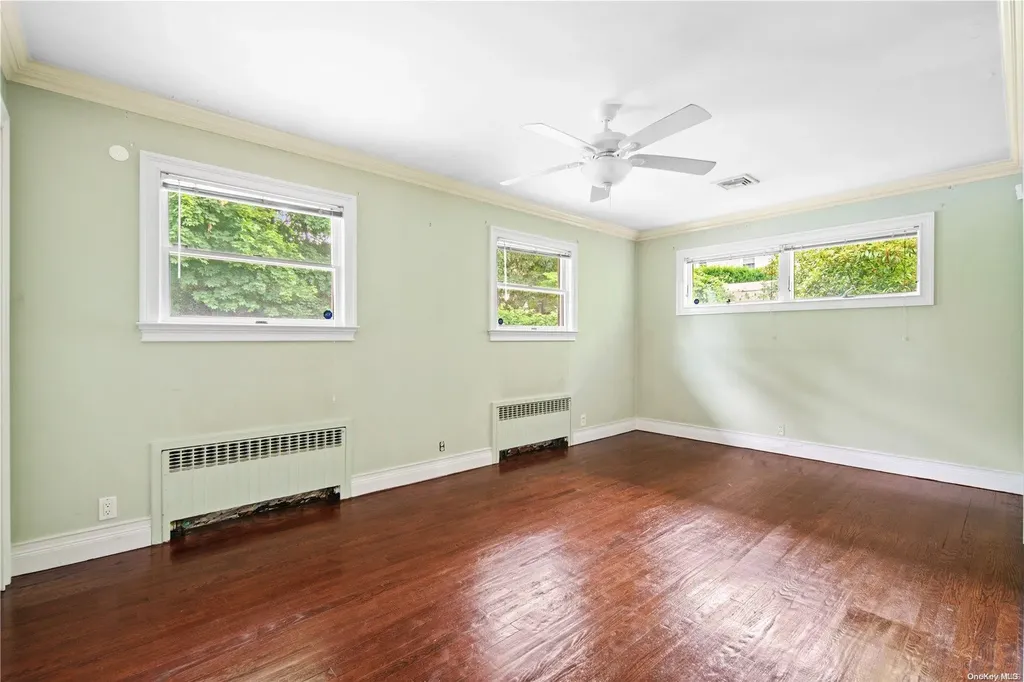 48 Smith Street Glen Head NY 11545