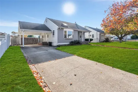 128 Gracie Drive North Babylon NY 11703