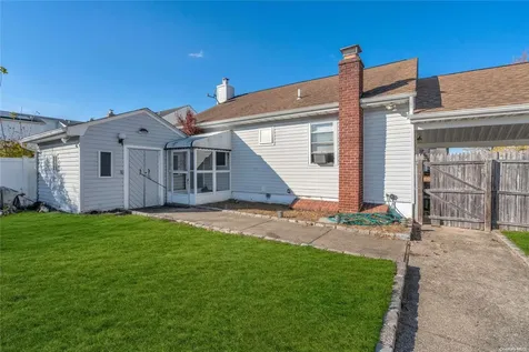 128 Gracie Drive North Babylon NY 11703