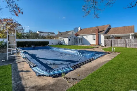 128 Gracie Drive North Babylon NY 11703