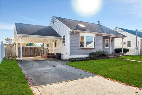 128 Gracie Drive North Babylon NY 11703