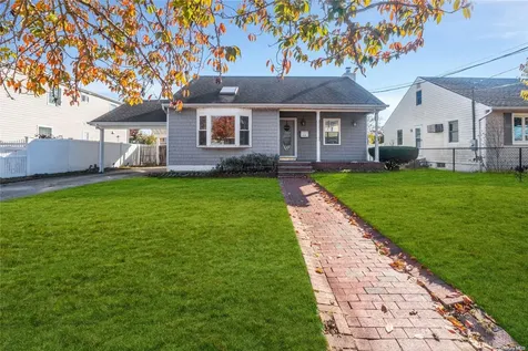 128 Gracie Drive North Babylon NY 11703