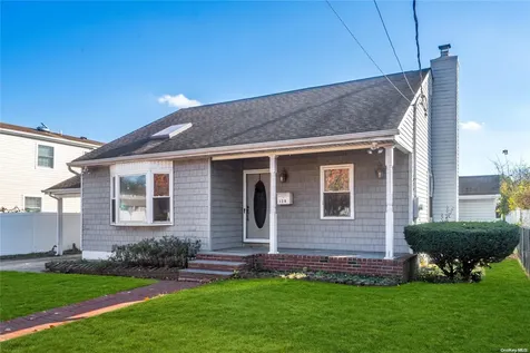 128 Gracie Drive North Babylon NY 11703