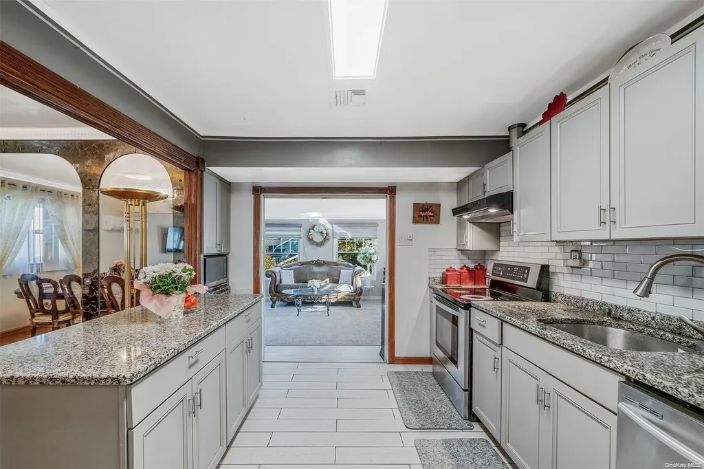 513 Carlls Path Deer Park NY 11729