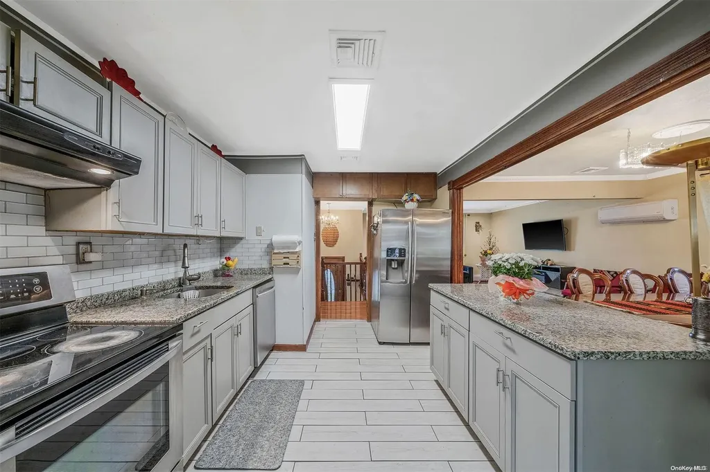 513 Carlls Path Deer Park NY 11729