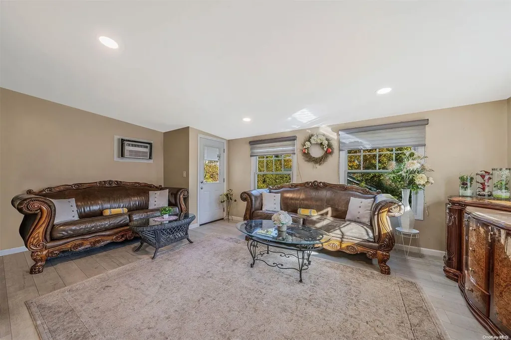 513 Carlls Path Deer Park NY 11729