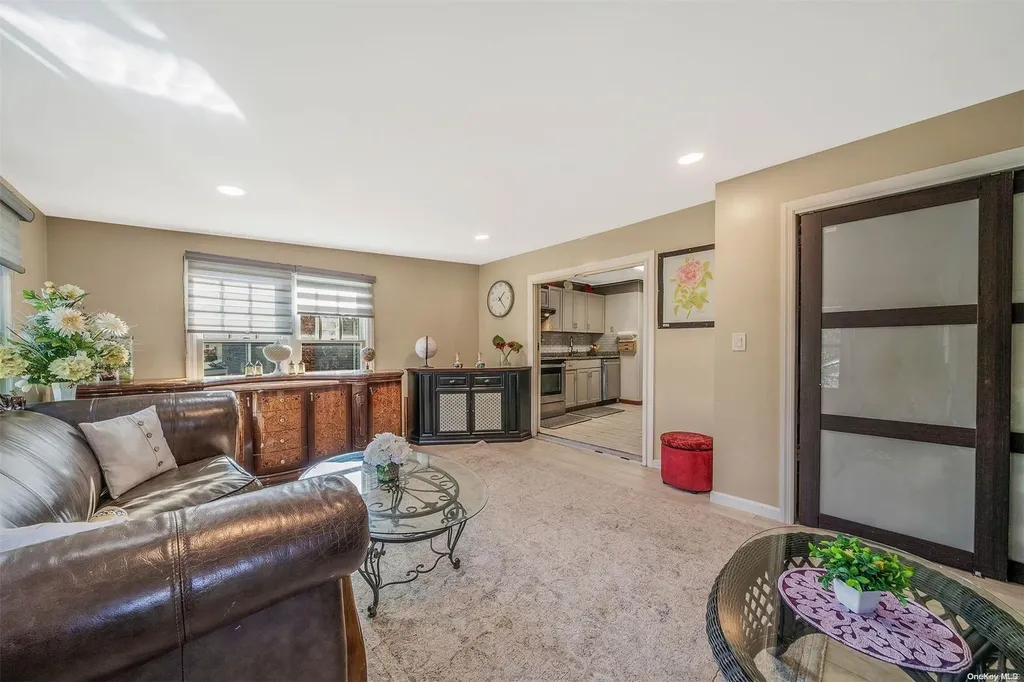 513 Carlls Path Deer Park NY 11729