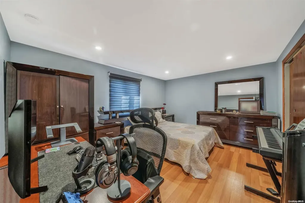 513 Carlls Path Deer Park NY 11729