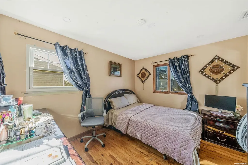 513 Carlls Path Deer Park NY 11729