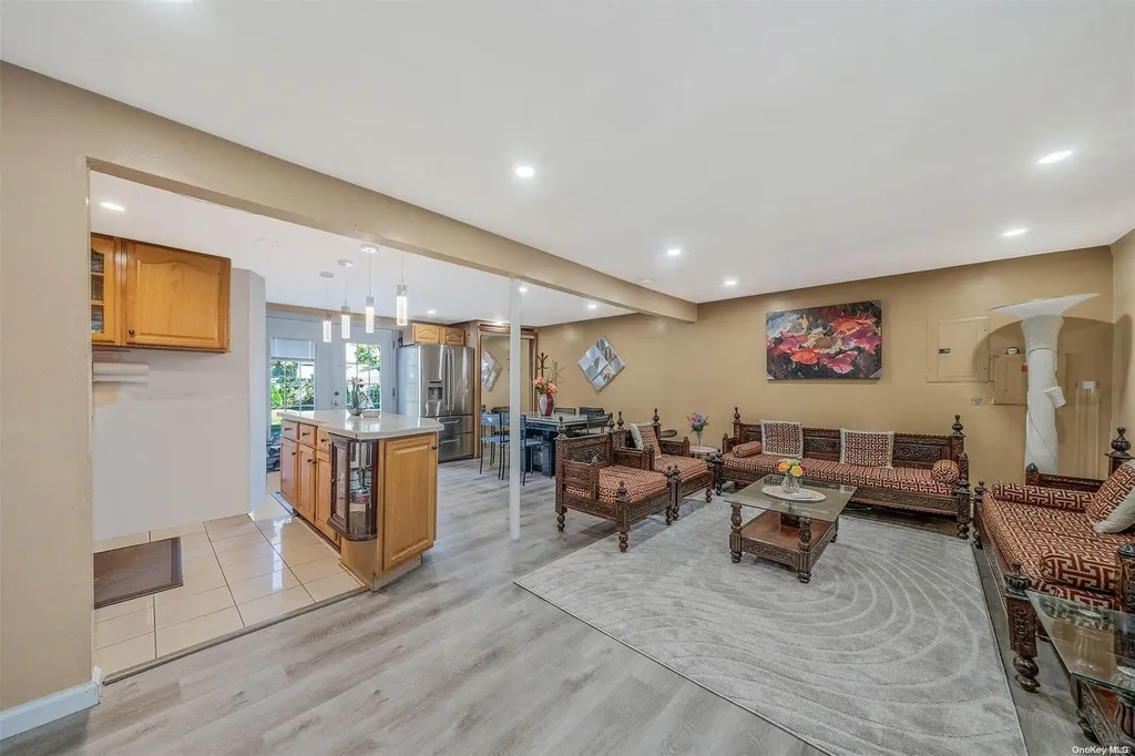 513 Carlls Path Deer Park NY 11729
