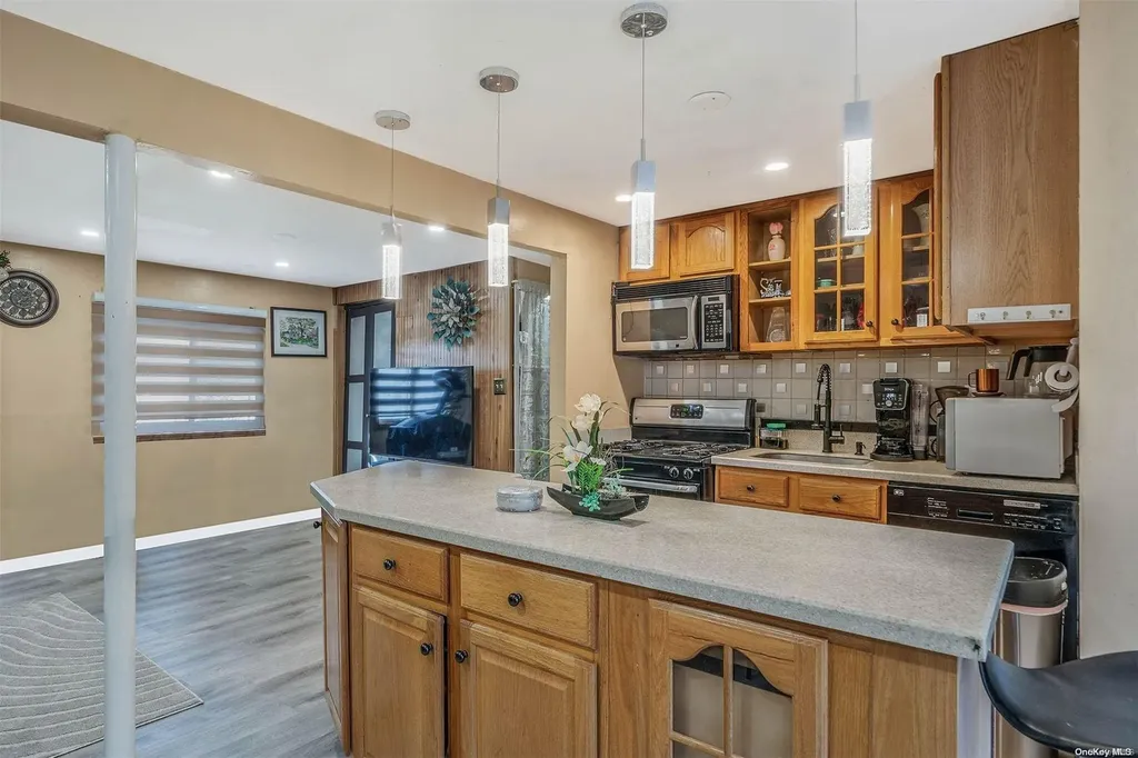 513 Carlls Path Deer Park NY 11729
