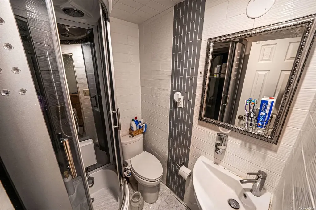 513 Carlls Path Deer Park NY 11729