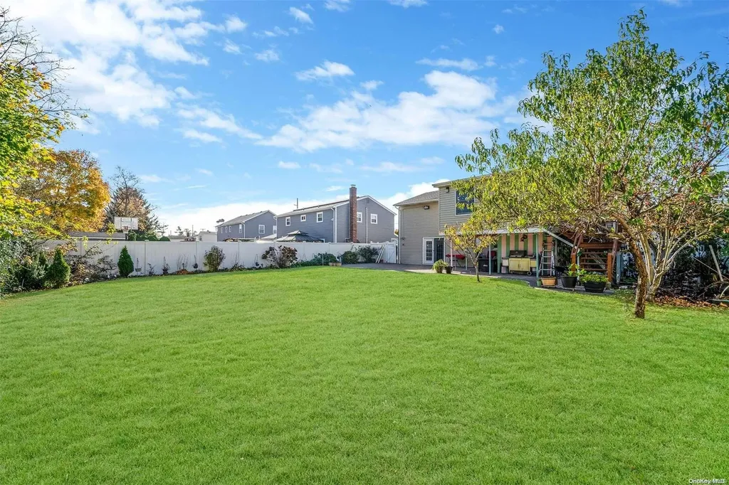 513 Carlls Path Deer Park NY 11729