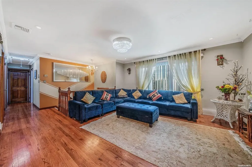 513 Carlls Path Deer Park NY 11729