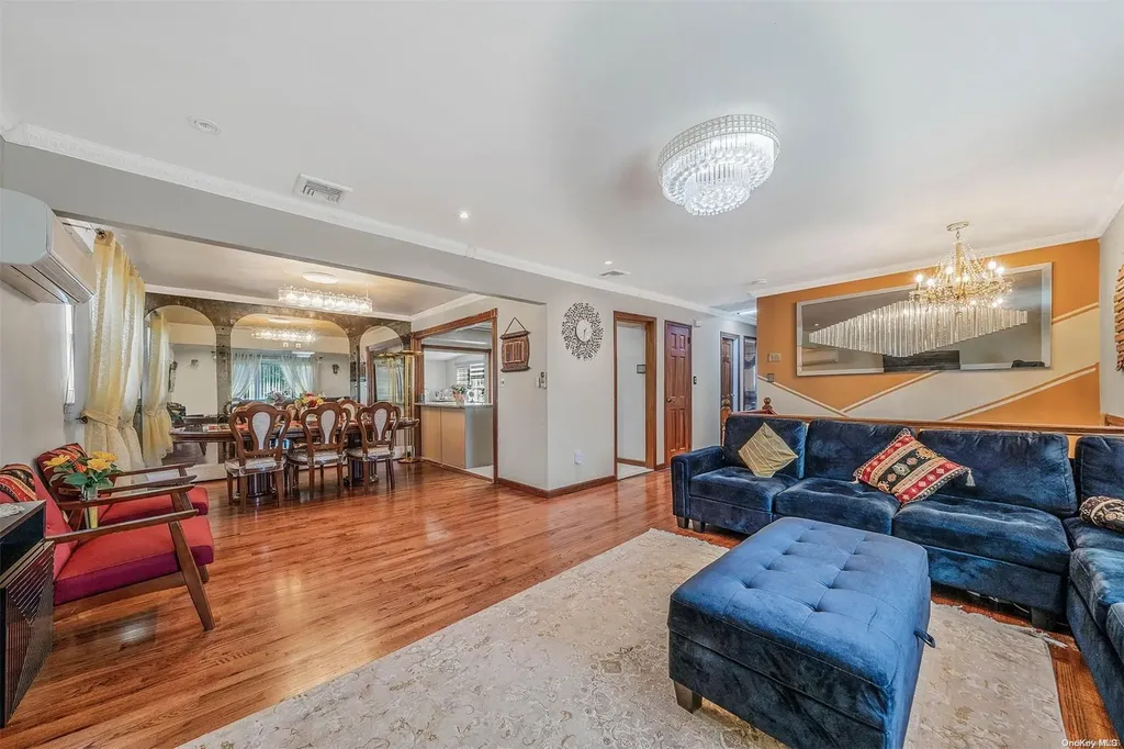 513 Carlls Path Deer Park NY 11729