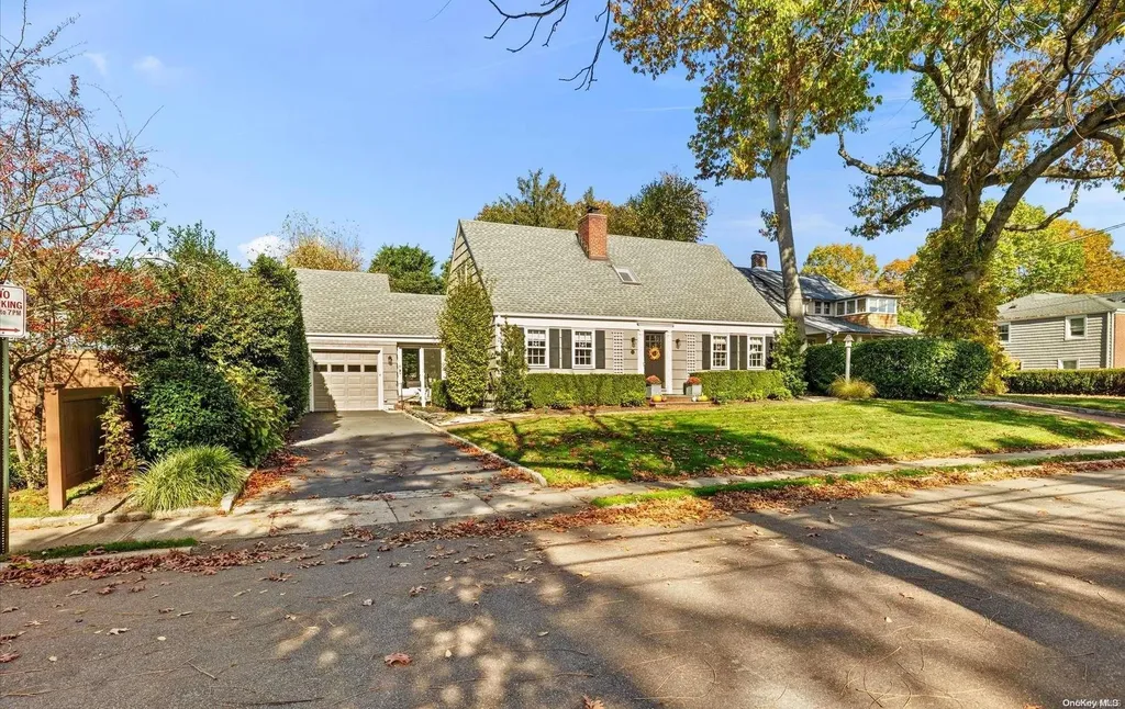 4 Chestnut Avenue Glen Head NY 11545