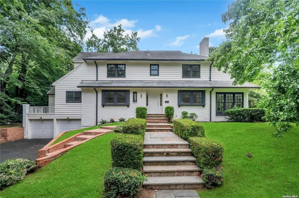28 Ridge Drive E Great Neck NY 11021