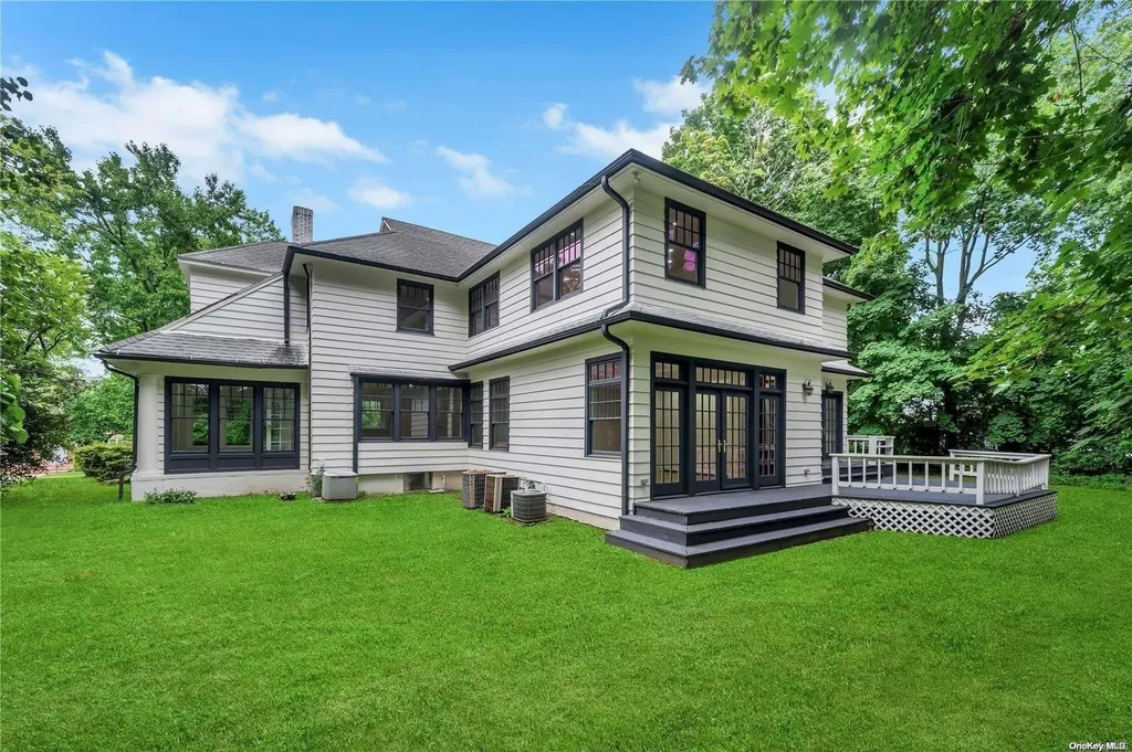 28 Ridge Drive E Great Neck NY 11021