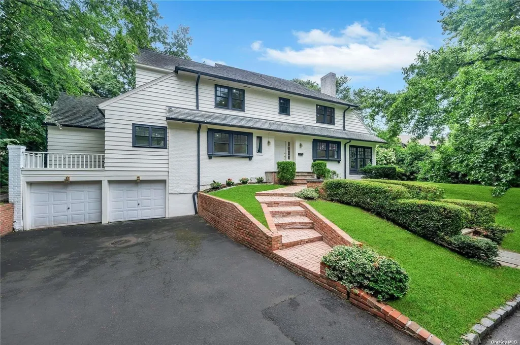 28 Ridge Drive E Great Neck NY 11021
