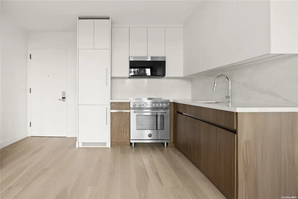25-88 38th Street Astoria NY 11103
