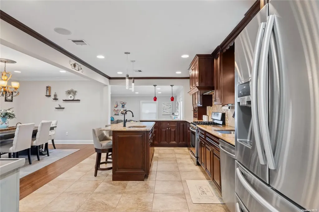 8 Cranford Road Plainview NY 11803