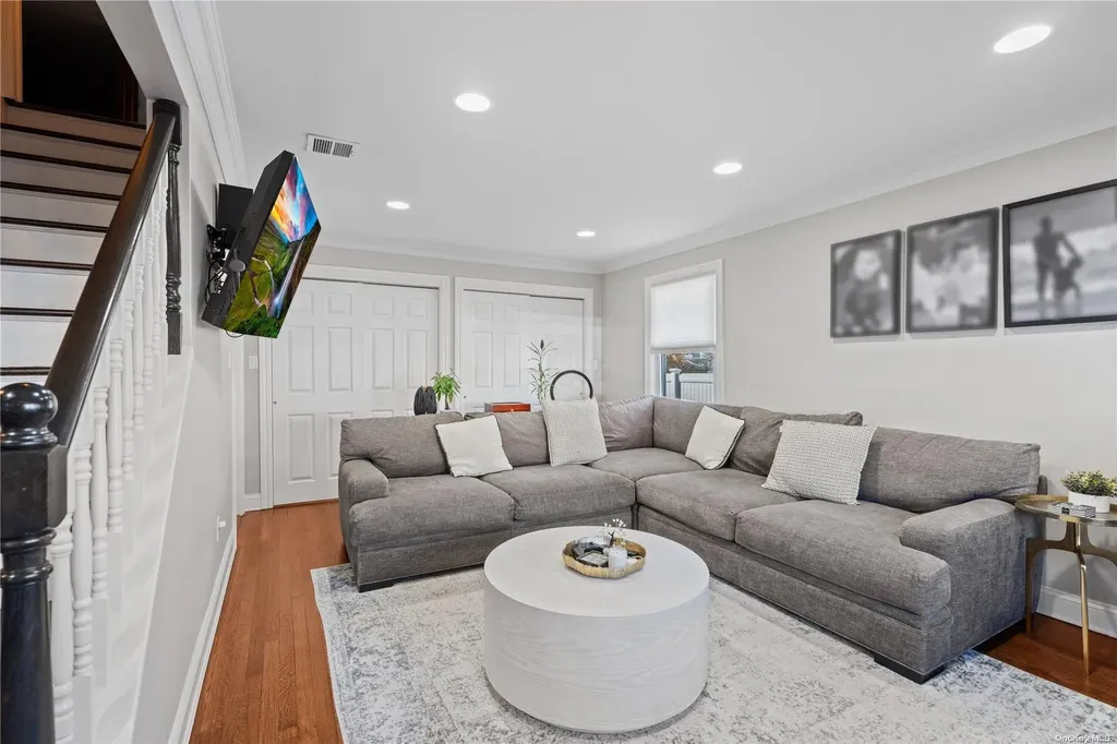 8 Cranford Road Plainview NY 11803