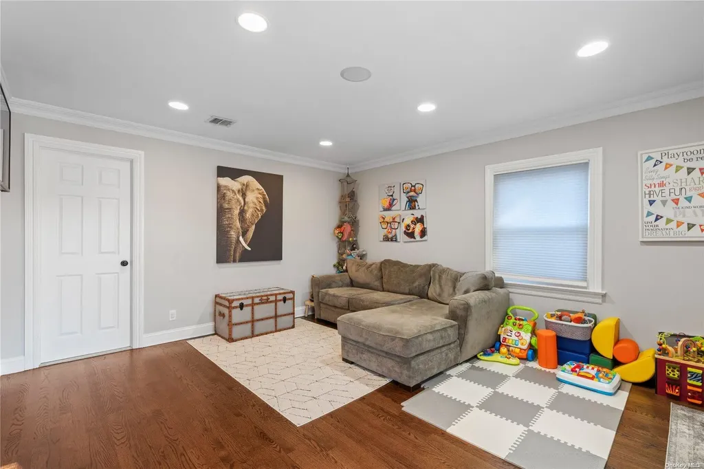 8 Cranford Road Plainview NY 11803