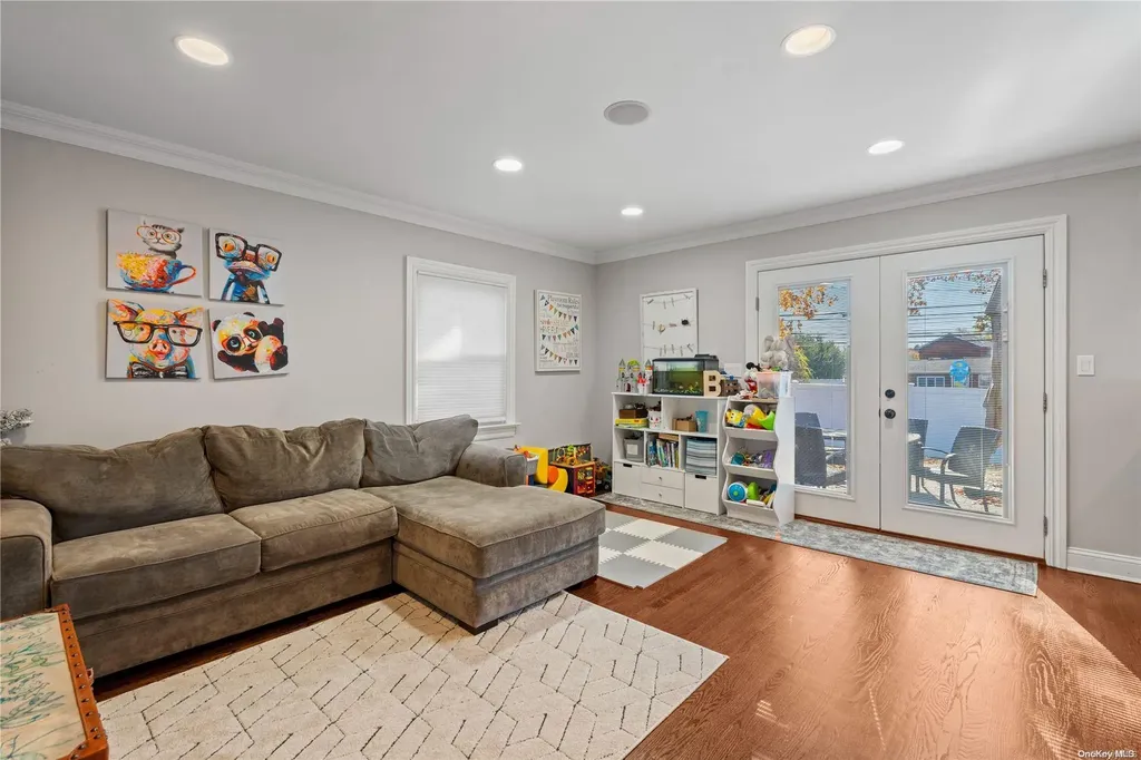 8 Cranford Road Plainview NY 11803