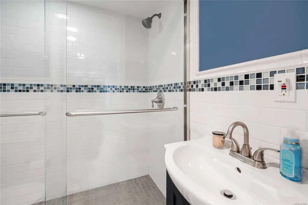 8 Cranford Road Plainview NY 11803