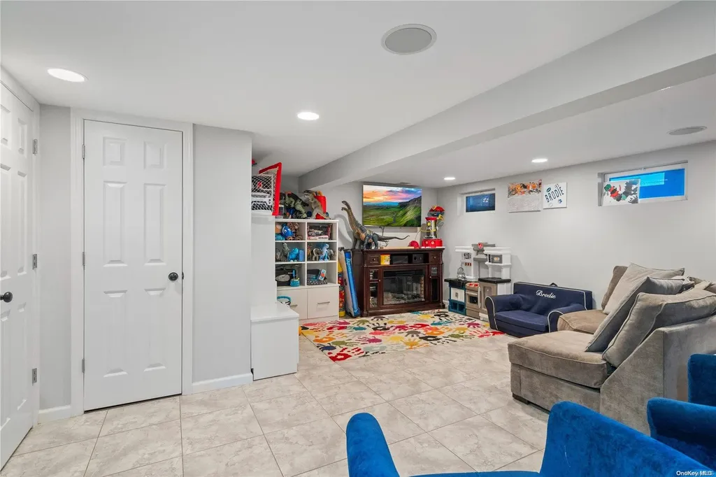 8 Cranford Road Plainview NY 11803