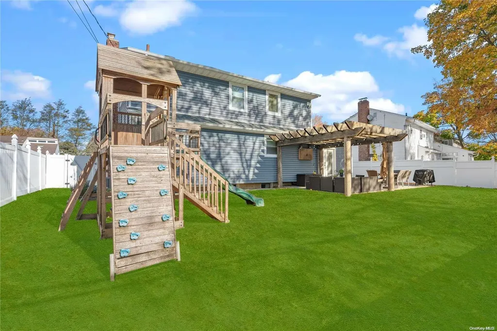 8 Cranford Road Plainview NY 11803