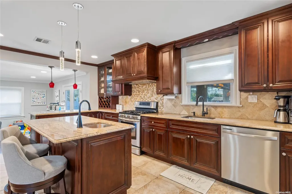 8 Cranford Road Plainview NY 11803