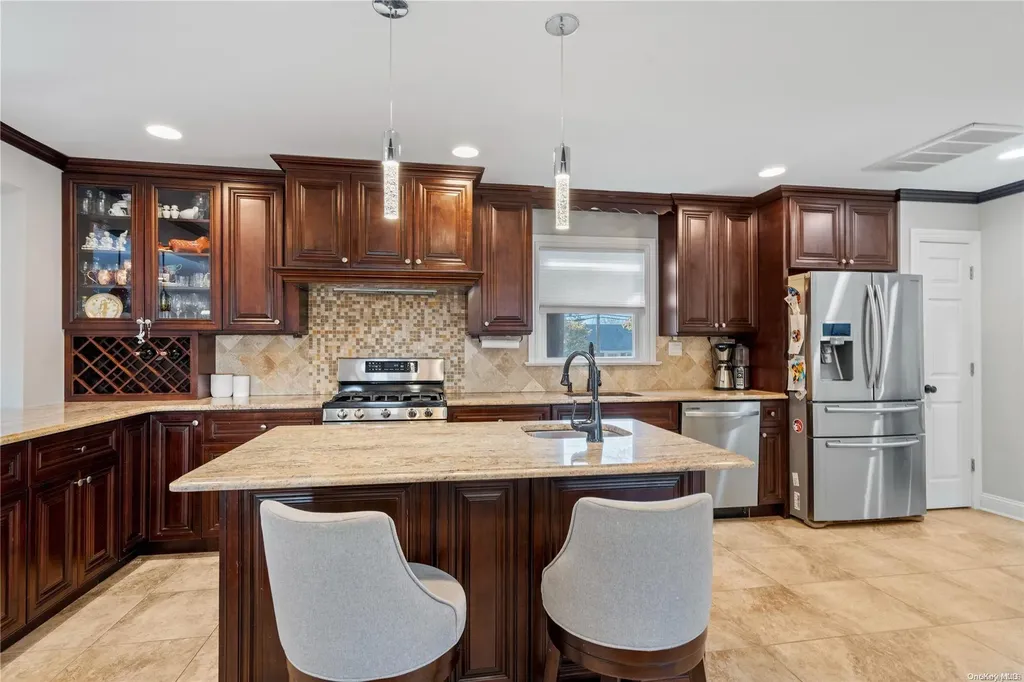 8 Cranford Road Plainview NY 11803