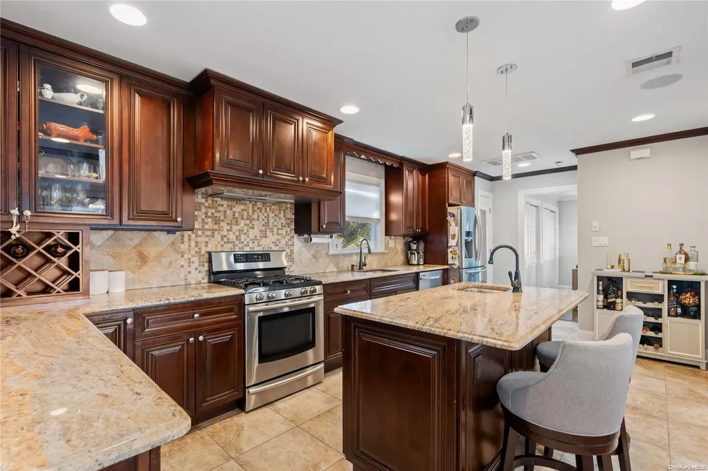 8 Cranford Road Plainview NY 11803