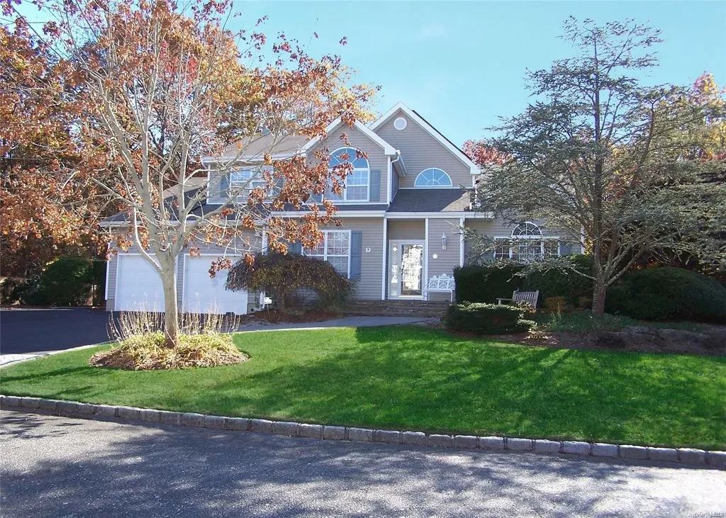 6 Paul Court Centereach NY 11720