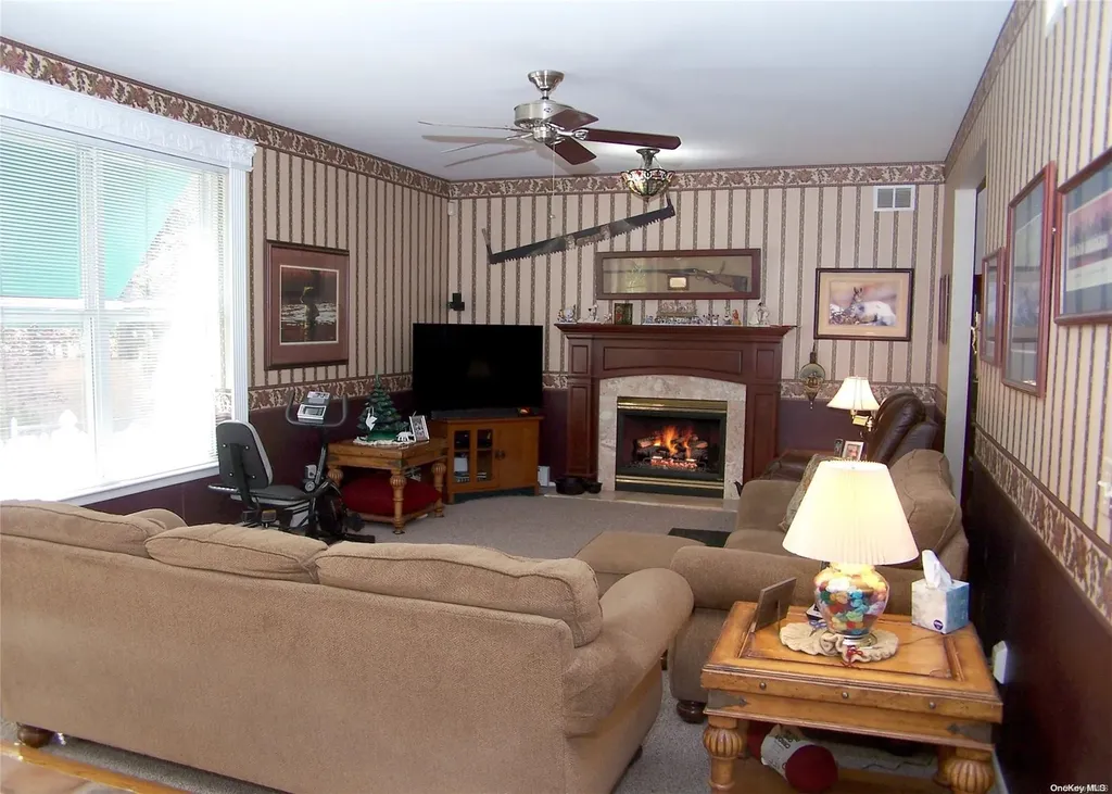 6 Paul Court Centereach NY 11720