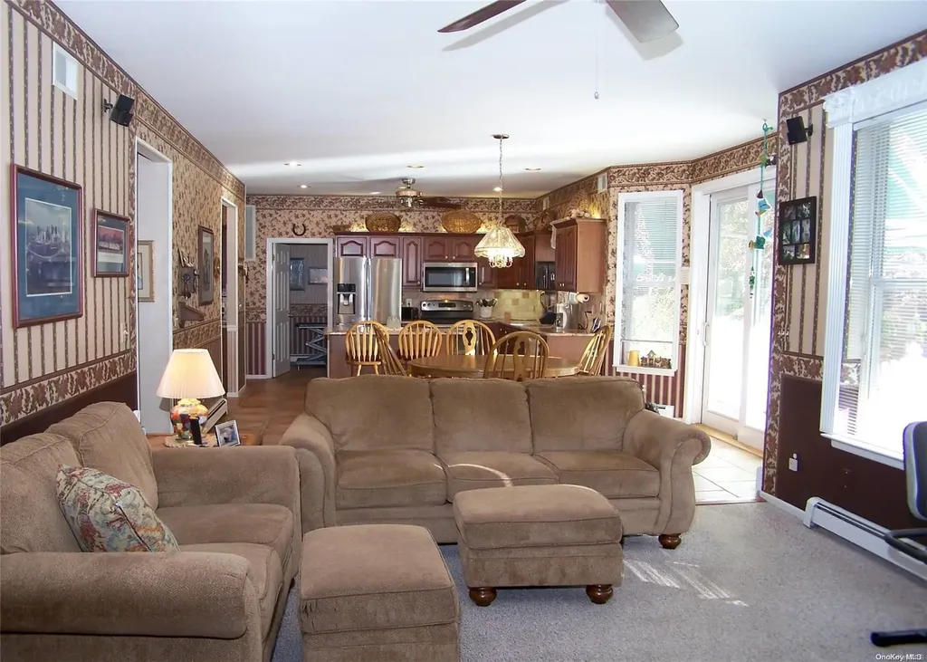 6 Paul Court Centereach NY 11720