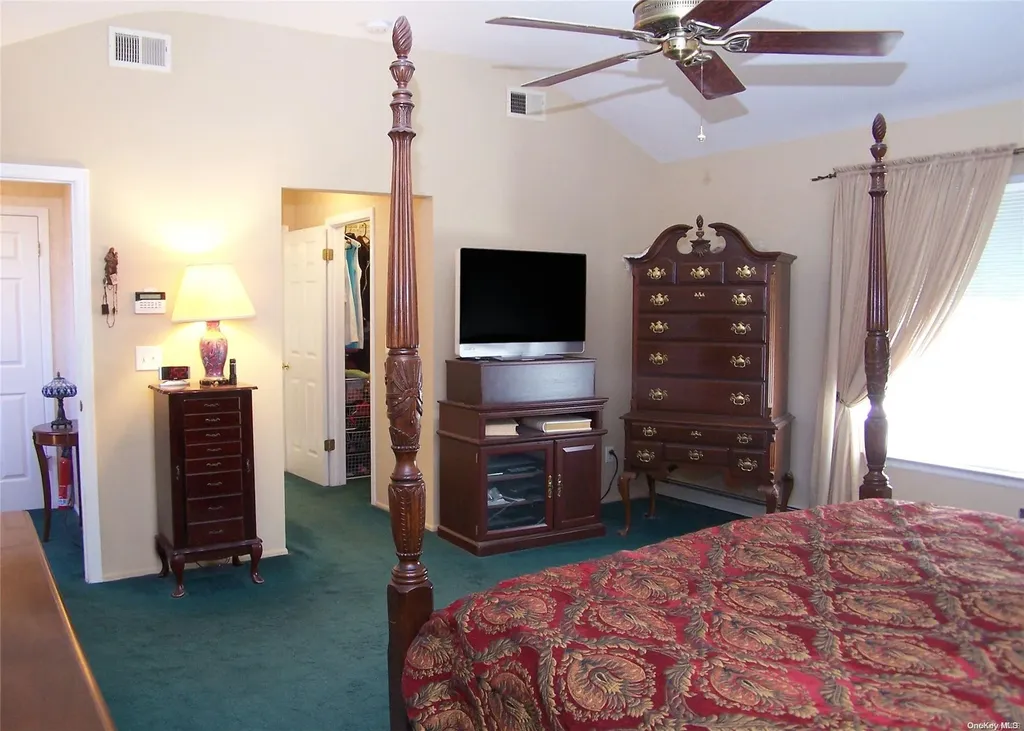 6 Paul Court Centereach NY 11720
