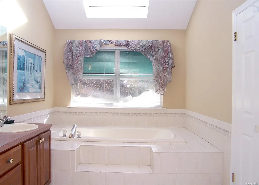 6 Paul Court Centereach NY 11720
