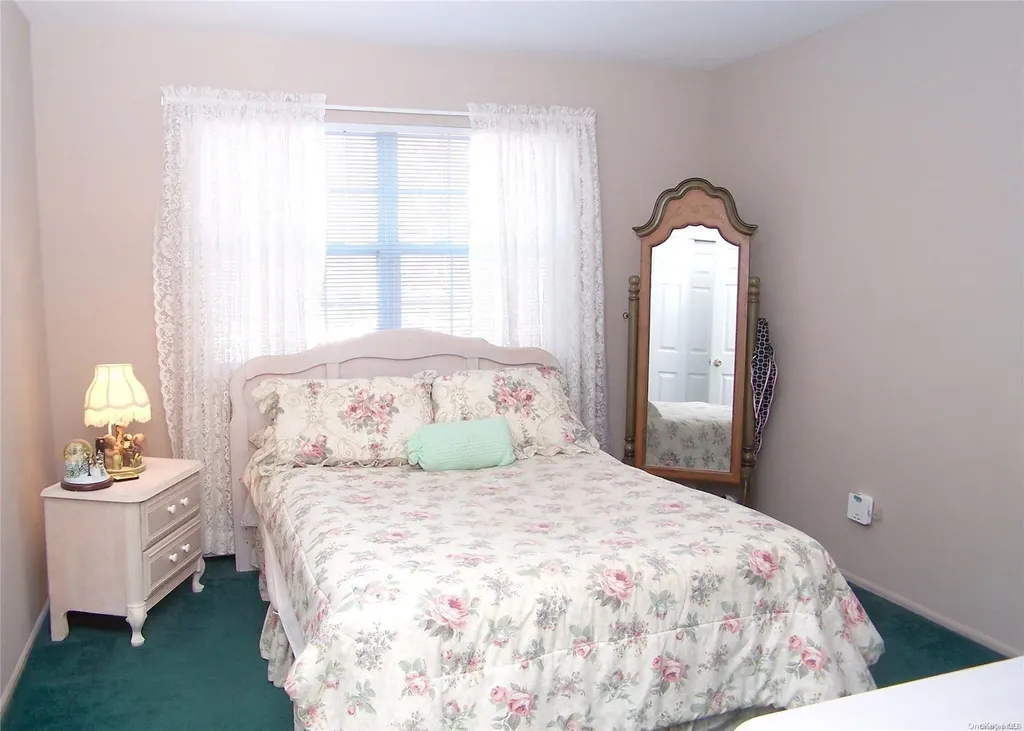 6 Paul Court Centereach NY 11720