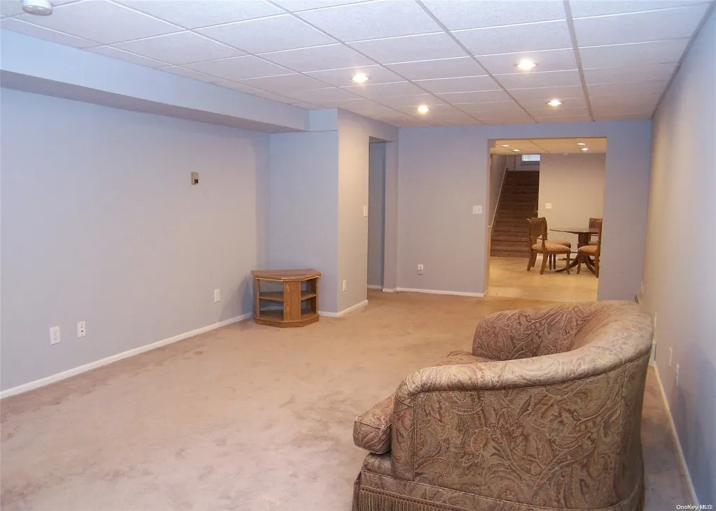 6 Paul Court Centereach NY 11720
