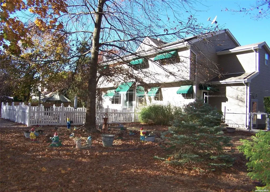 6 Paul Court Centereach NY 11720