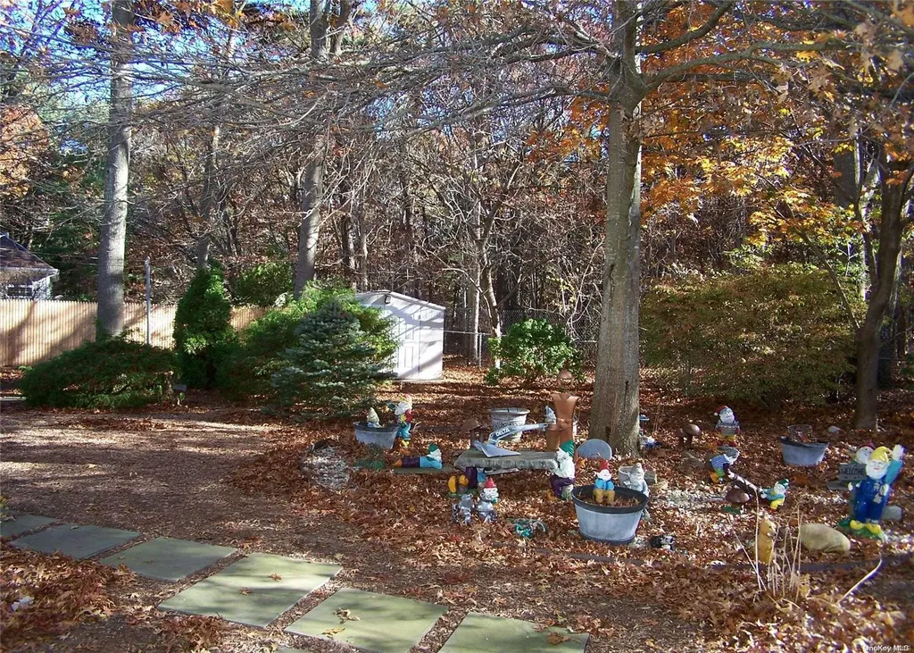 6 Paul Court Centereach NY 11720