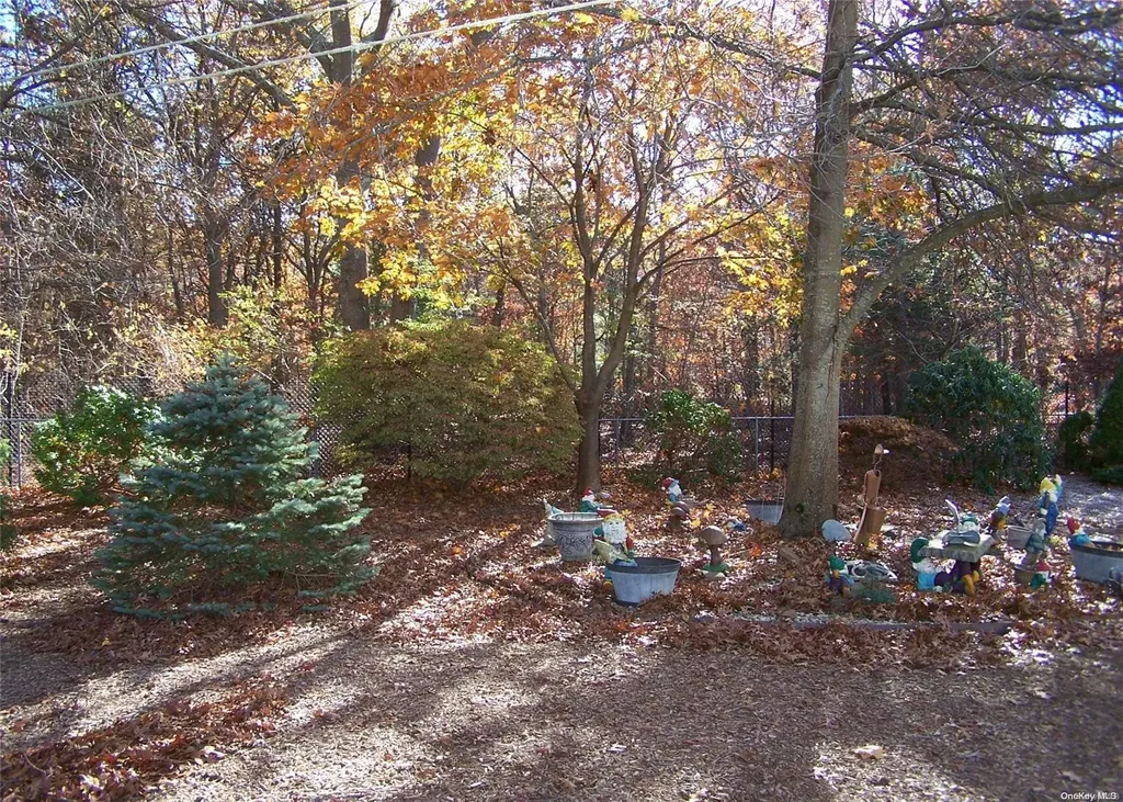 6 Paul Court Centereach NY 11720