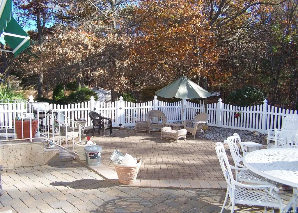 6 Paul Court Centereach NY 11720