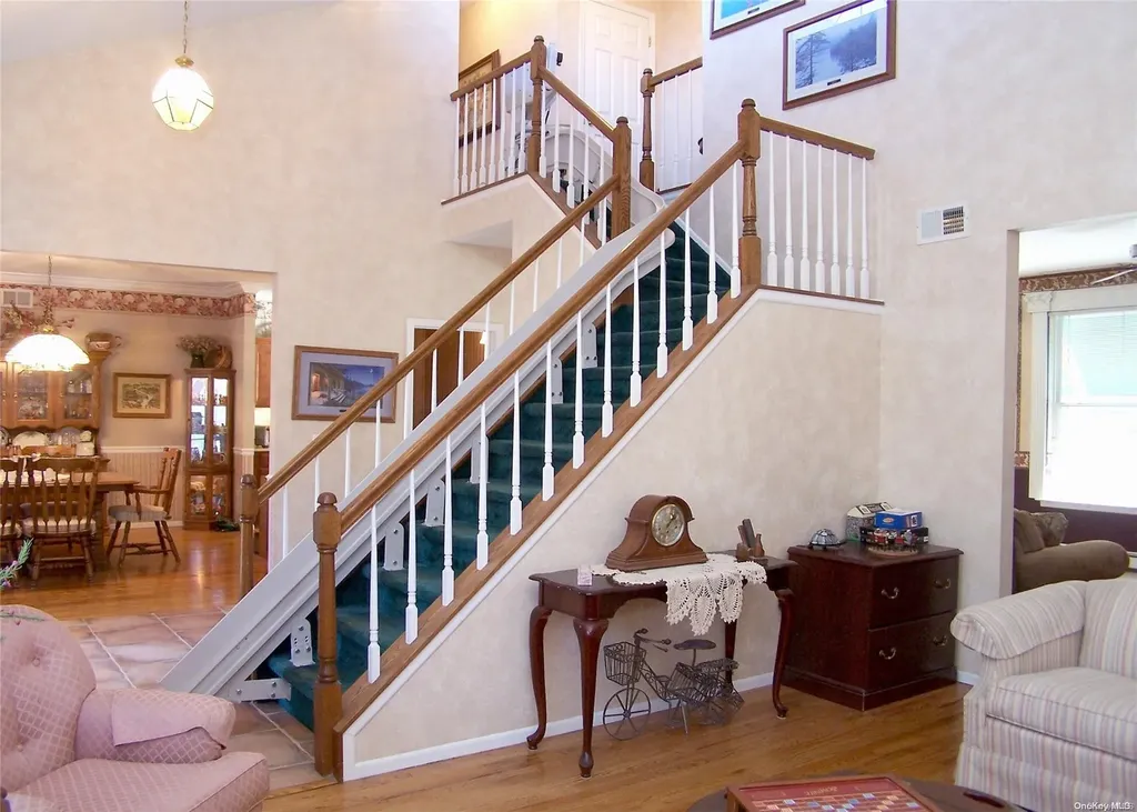 6 Paul Court Centereach NY 11720