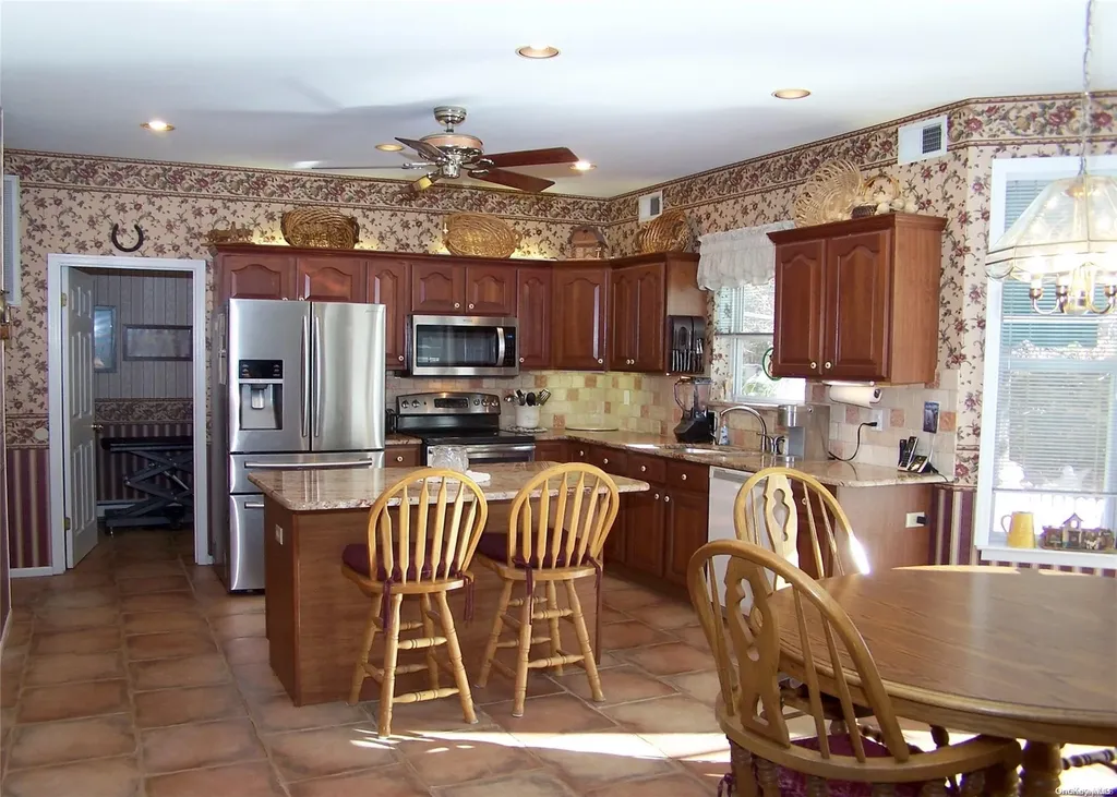 6 Paul Court Centereach NY 11720