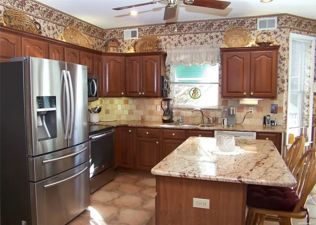 6 Paul Court Centereach NY 11720