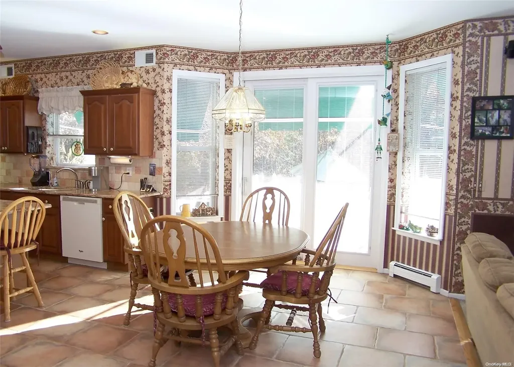 6 Paul Court Centereach NY 11720